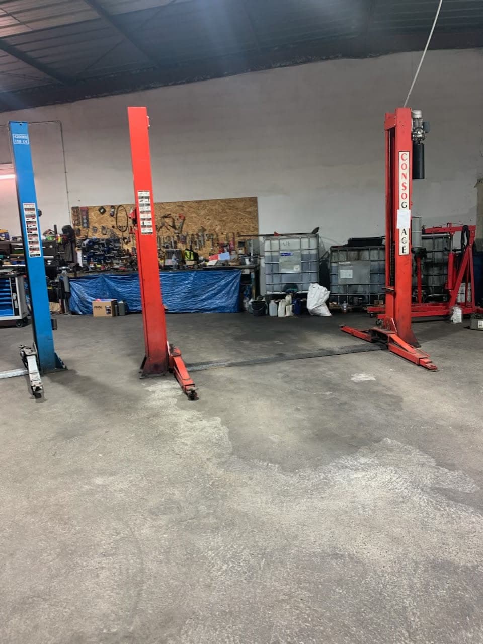 Ponts élévateurs de l'atelier de Garage AM Auto